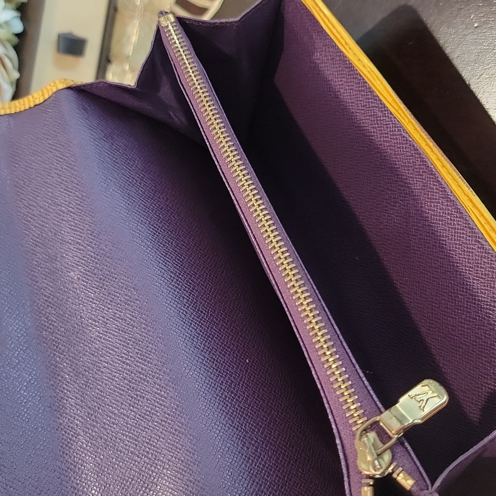 Authentic Louis Vuitton Epi Sarah Wallet - Picture 8 of 10